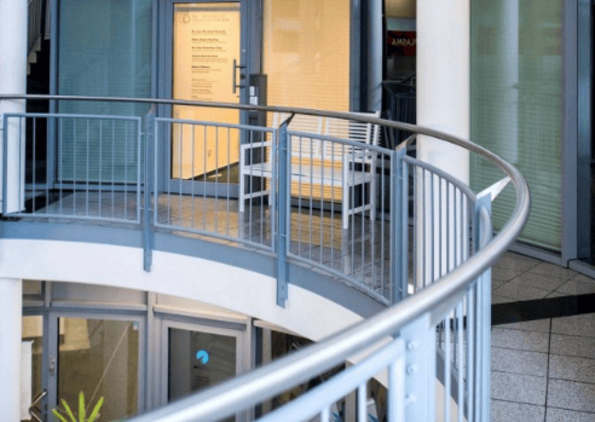 Außenansicht eines Flurs im Medizinischen Versorgungszentrum